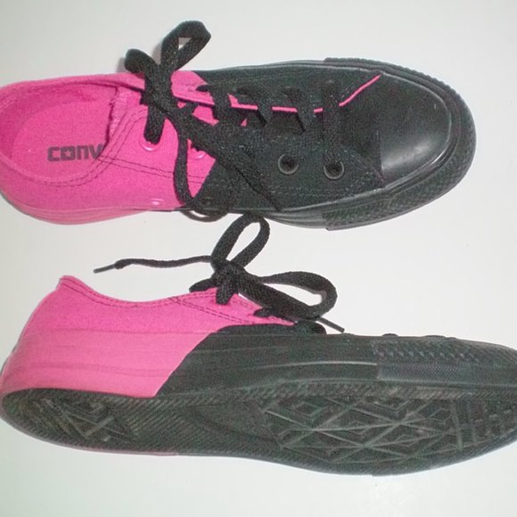 Converse Unisex Hot Pink and Black Low Cut Shoes Mens 4 or Womens 6 - Picture 3 of 4